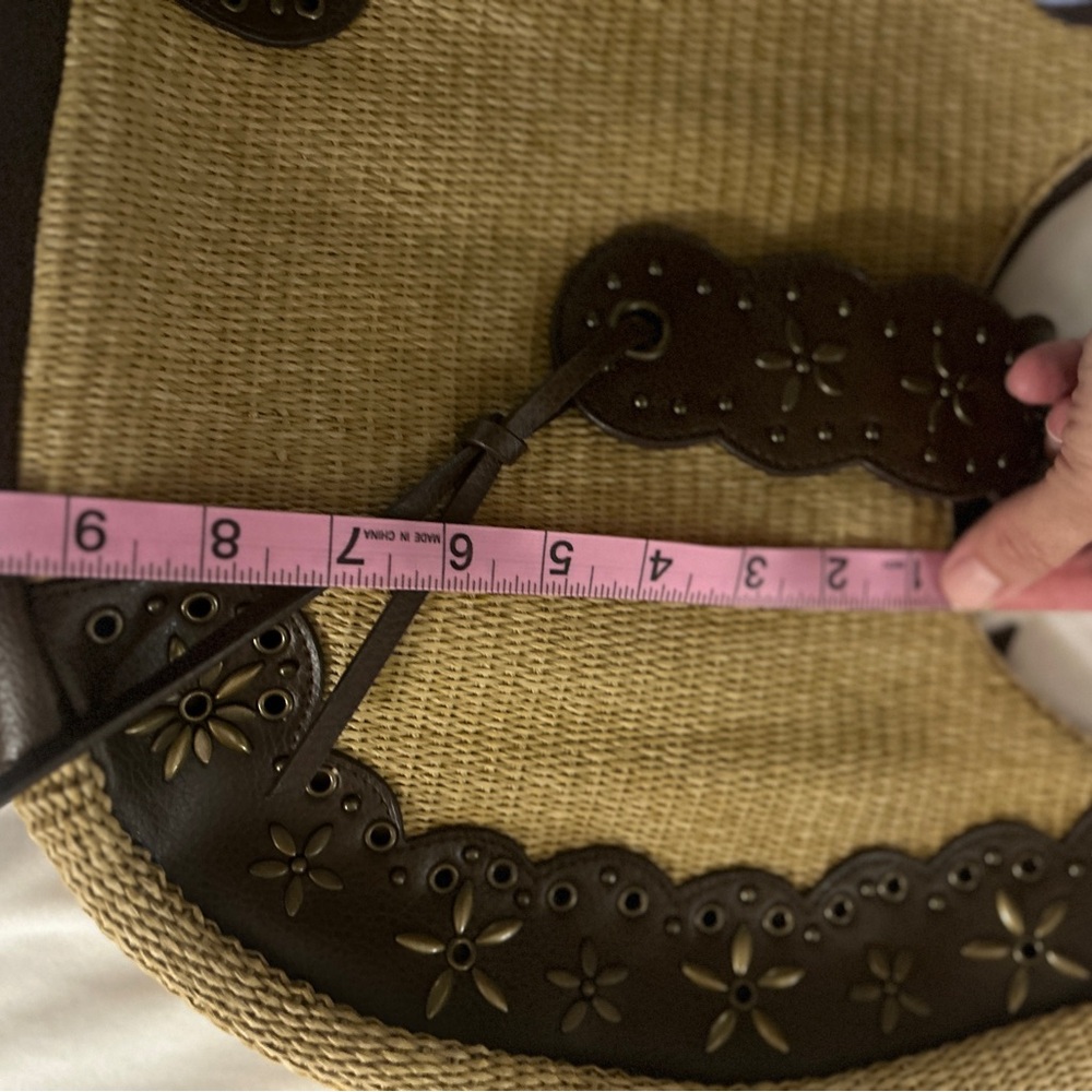 Vintage 2006 Isaac Mizrahi Tan and Brown straw Hobo Bag. Great condition! - Picture 11 of 13